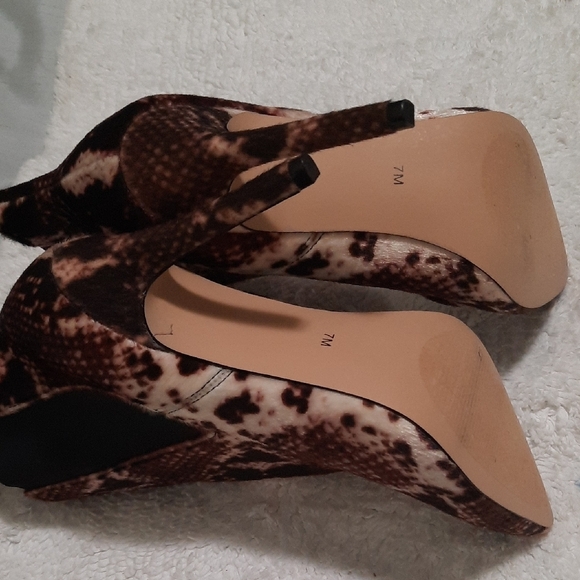 Neiman Marcus Brown Snake Print Heeled Boots - Picture 6 of 8